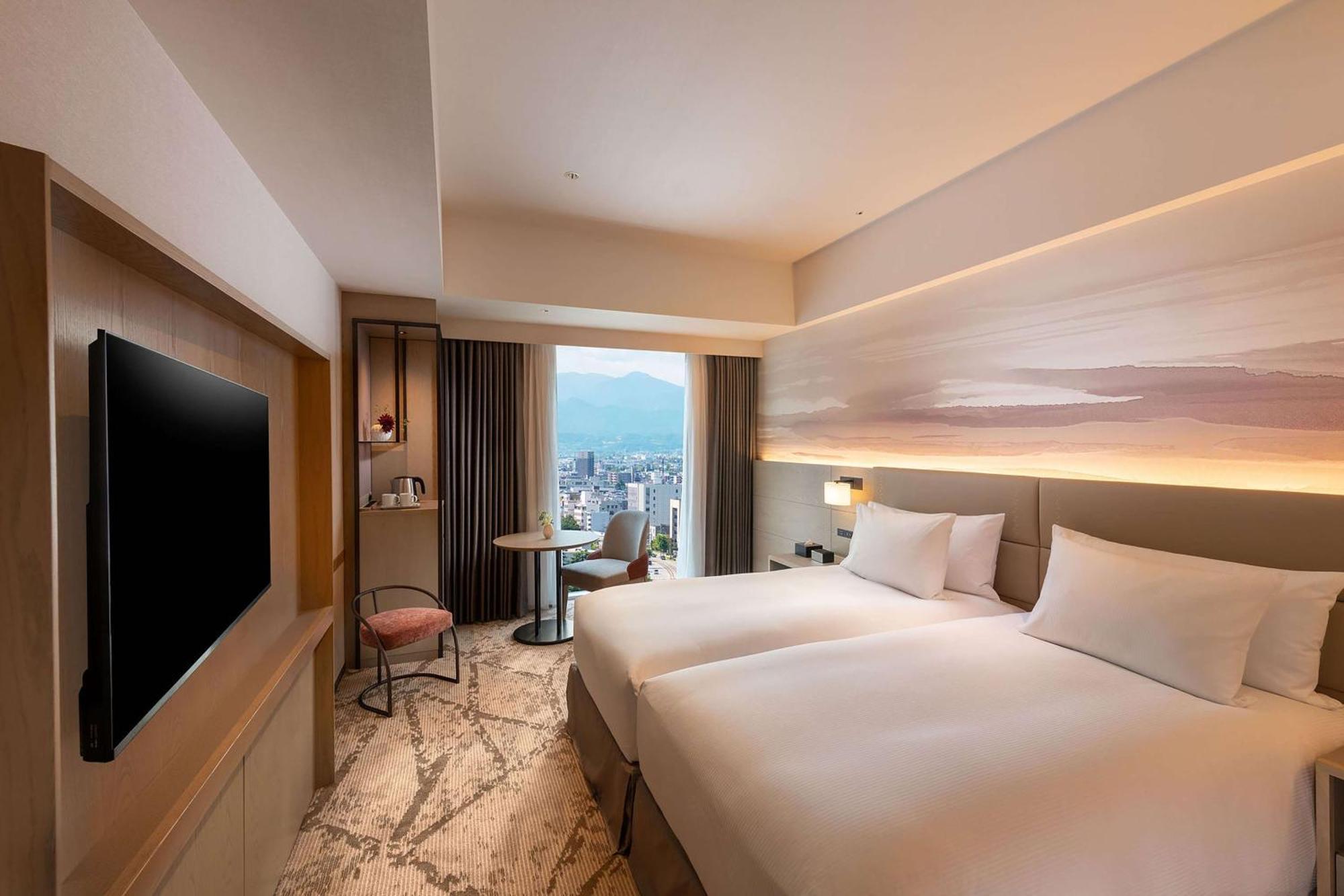 Hotel Doubletree By Hilton Toyama Station Esterno foto