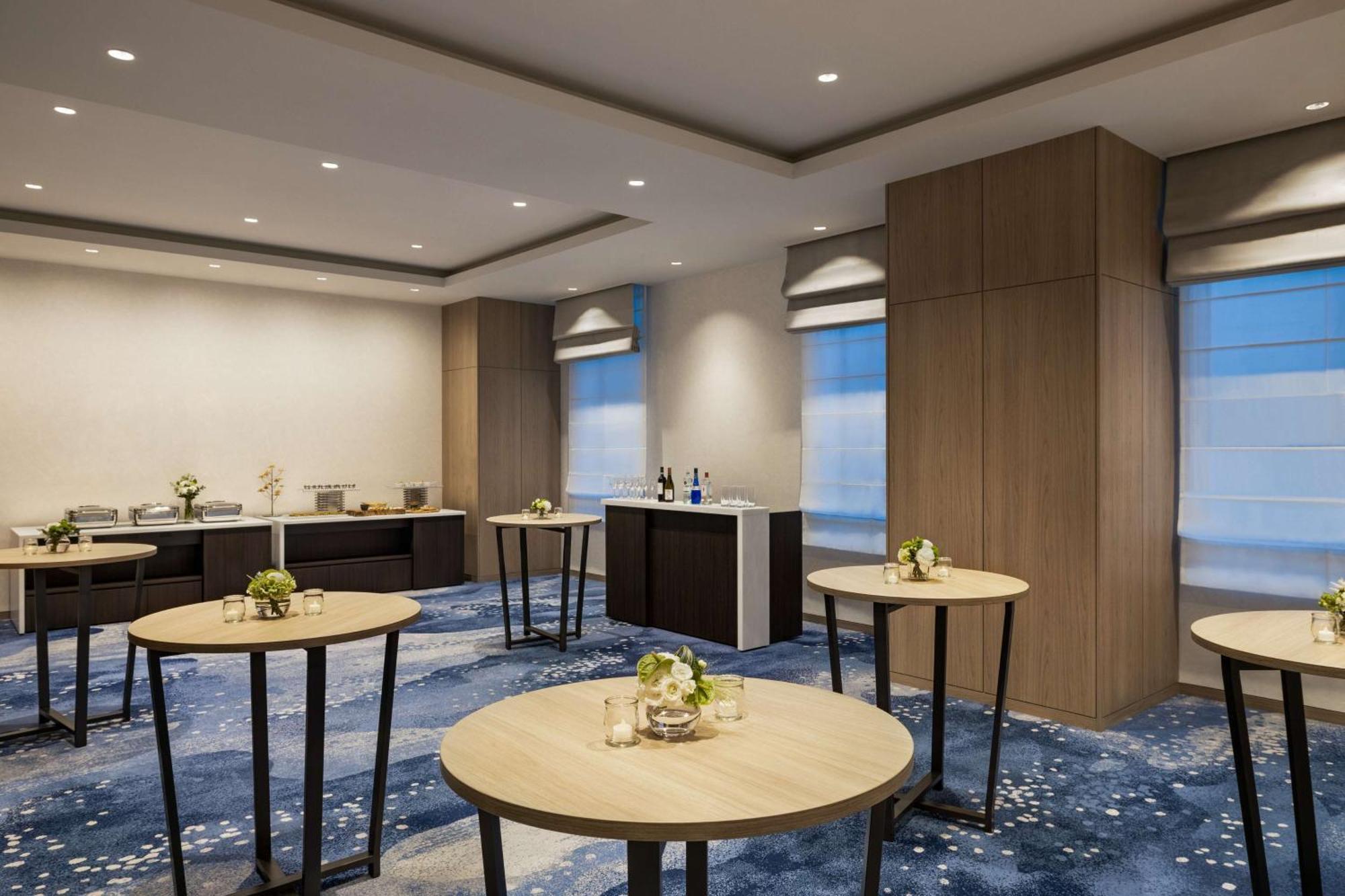Hotel Doubletree By Hilton Toyama Station Esterno foto